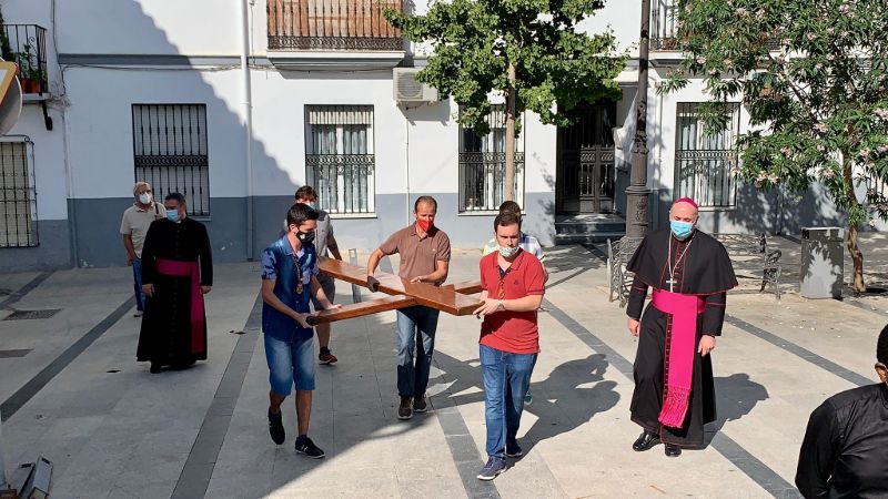 El obispo de Guadix y la Cruz de los Jóvenes en Andalucía en 2021