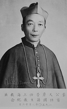 Ignatius Kung, obispo.