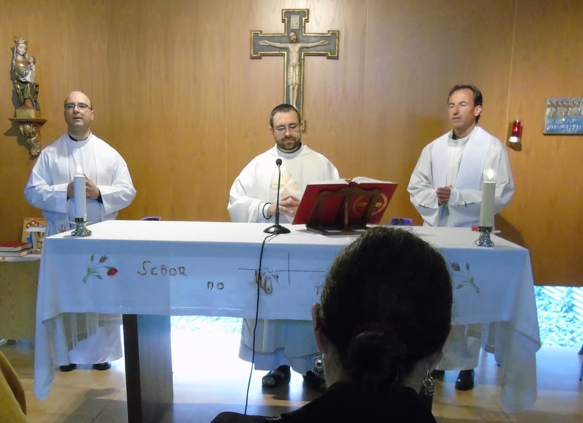 JL Valera, Antonio Izquierdo y Arturo Garralón celebraron la misa de la Anunciación con la Asociación Tolkien Católica