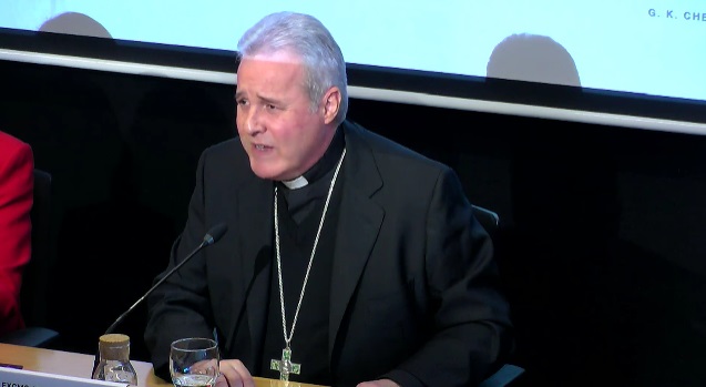 El arzobispo de Burgos, Mario Iceta, presenta el Máster de Familia y Matrimonio