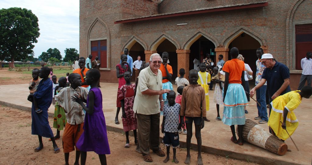 El sacerdote comboniano Jose Javier Parladé en la misión en Sudán