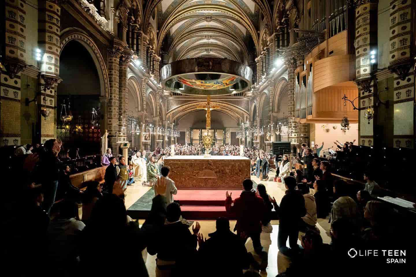 Alabanza y adoración en Montserrat en el Encuentro Europeo de LifeTeen 2023