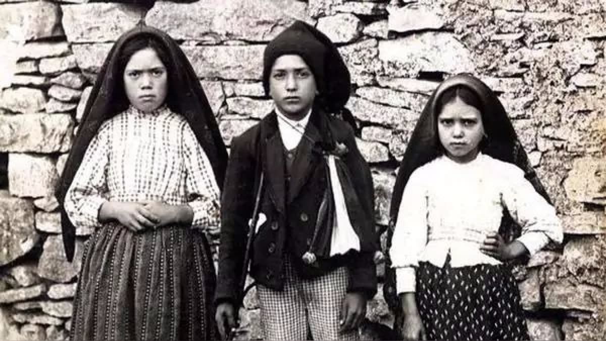 Lucía, Francisco y Jacinta, los tres pastorcitos, videntes de Fátima