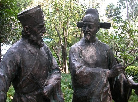 Escultura de Pablo Xu y Matteo Ricci en la tumba del sabio chino en Shangai