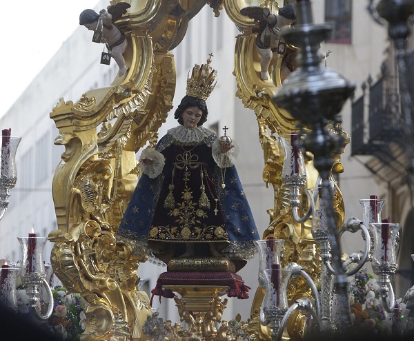 Por todo el mundo hay procesiones e imágenes del Santo Niño Jesús de Praga.