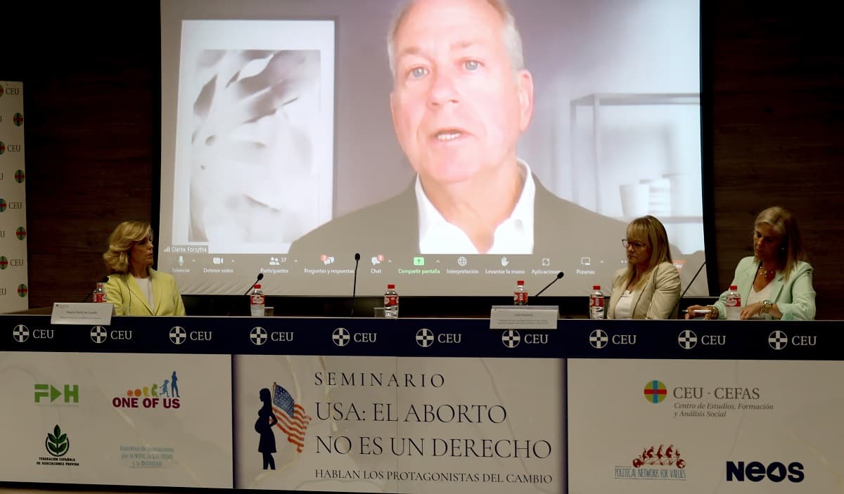 El jurista Clark Forsythe intervino en el seminario provida de Madrid via videoconferencia