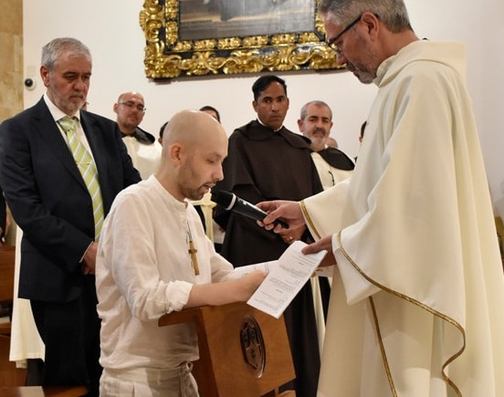 Pablo María de la Cruz profesa sus votos carmelitas con 21 años