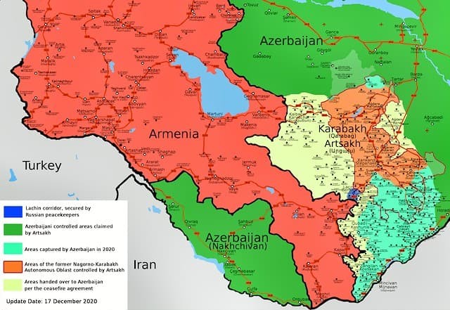 Mapa de Nagorno-Karabaj (Artsaj), región cristiana armenia emparedada entre Armenia y Azerbaiyán. En azul puede verse el corredor de Lachin, teóricamente protegido por tropas rusas pero en la práctica cortado por los azeríes.