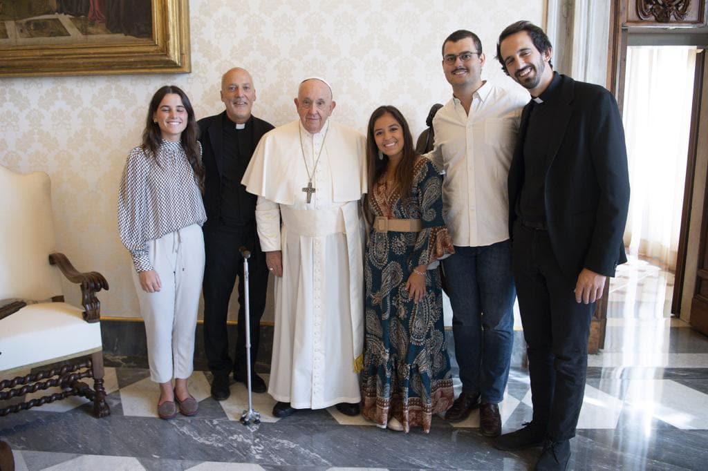 El Papa Francisco recibe a José Pedro Manglano y unos representantes de Hakuna