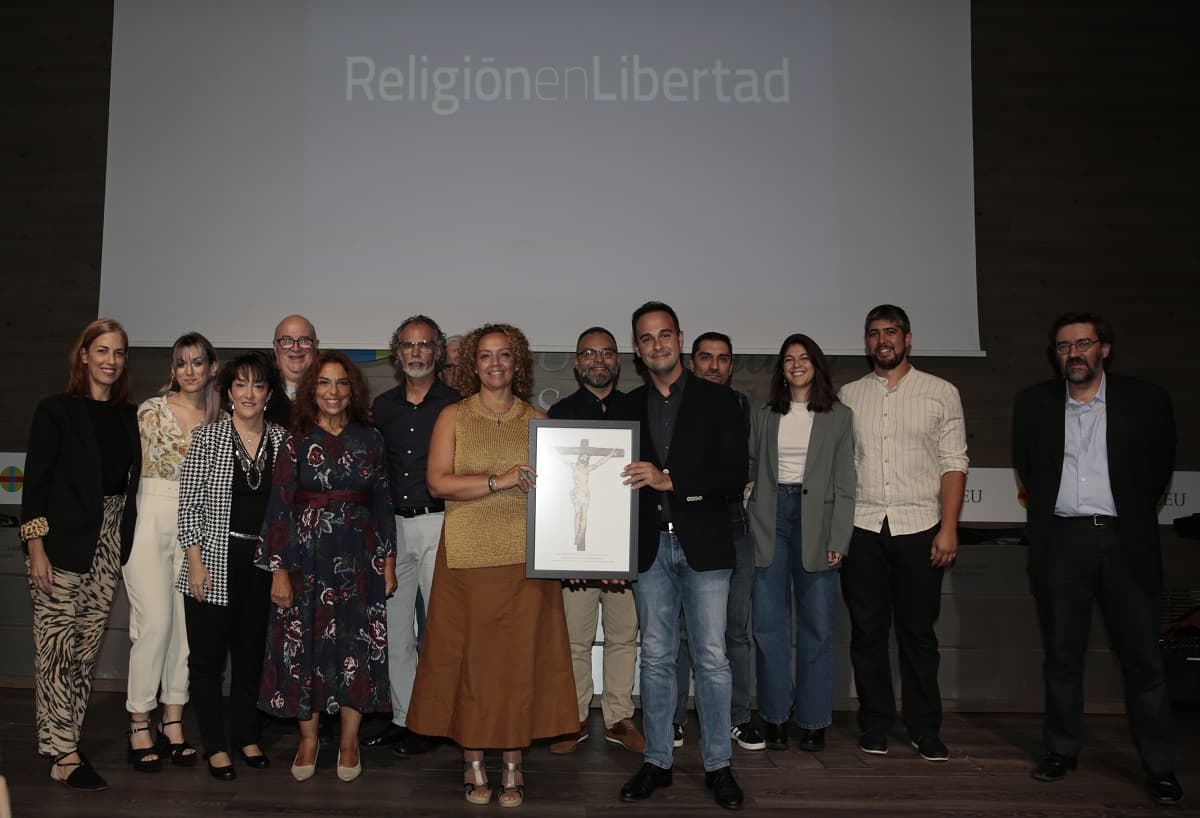 El Ministerio de Alabanza de la Renovación carismática en España recoge su Premio ReL de Música de 2023 en la Universidad San Pablo CEU
