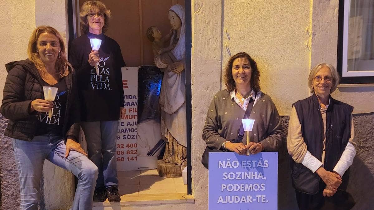 Voluntarias de 40 Días por la Vida en Lisboa. 