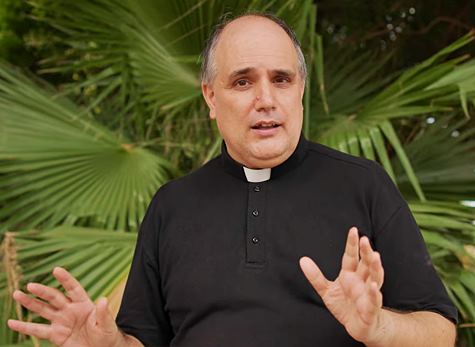 Álvaro García de Movellán, en uno de los vídeos de su canal de evangelización en Youtube.