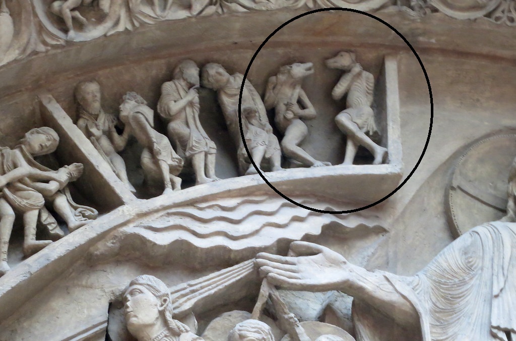 Cinocéfalos, hombres con cabeza de perro, en el tímpano de la catedral de Vezelay, sobre el Cristo en Majestad