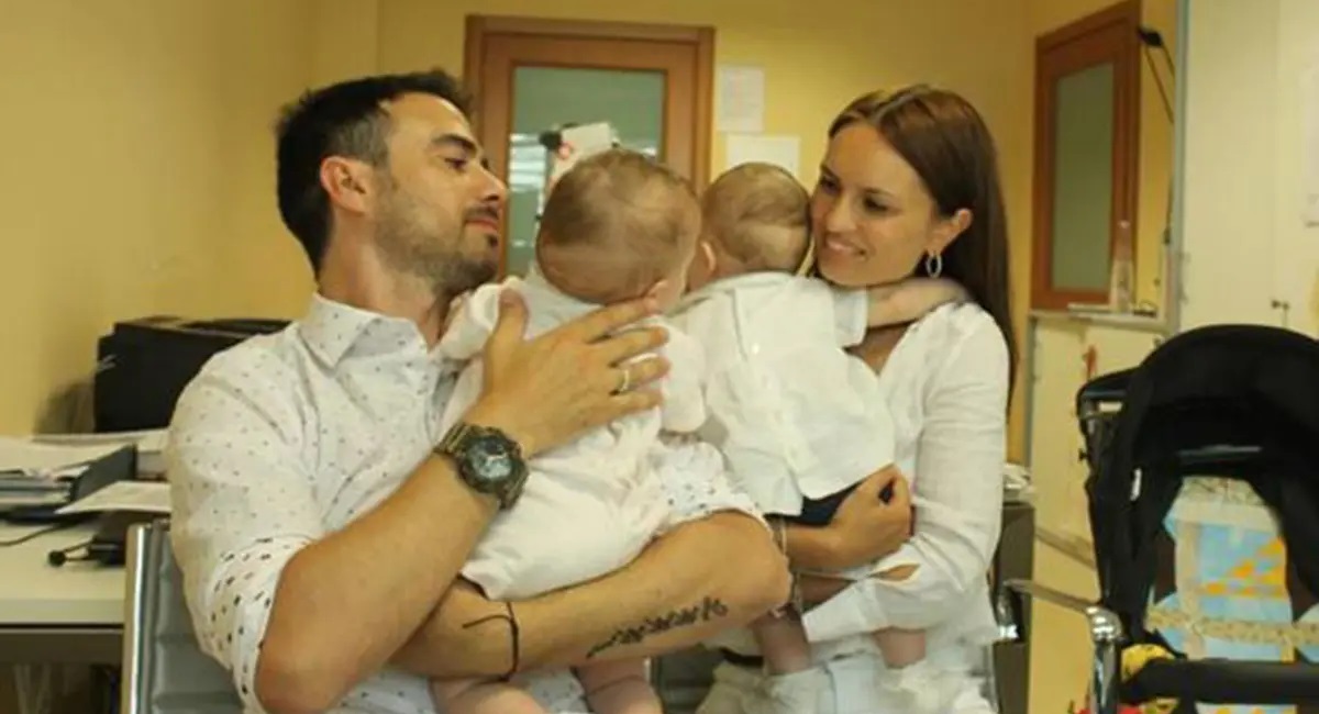 Federico, junto a su mujer y sus dos hijas, meses después de la operación de separación.