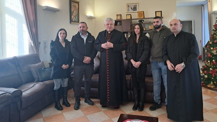El cardenal Krajewski se reunió en Belén con 4 jóvenes que lograron salir de Gaza