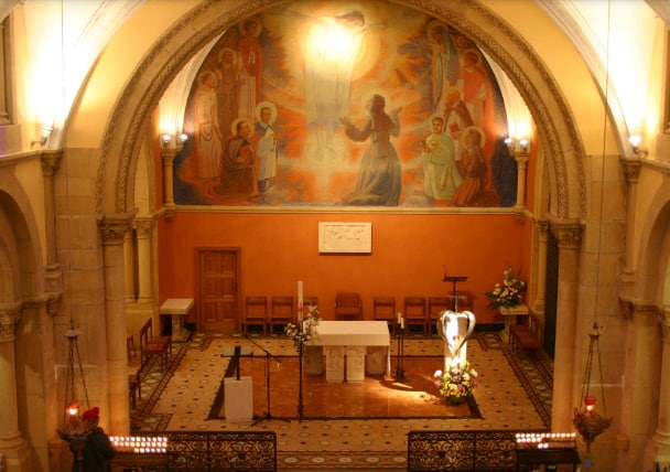 Capilla de las apariciones del sagrado Corazón a Santa Margarita María en Paray-le-Monial