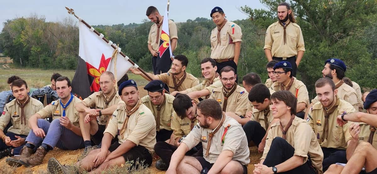 Unos Scouts de Europa españoles en otoño de 2023 cerca de Santa María de Huerta