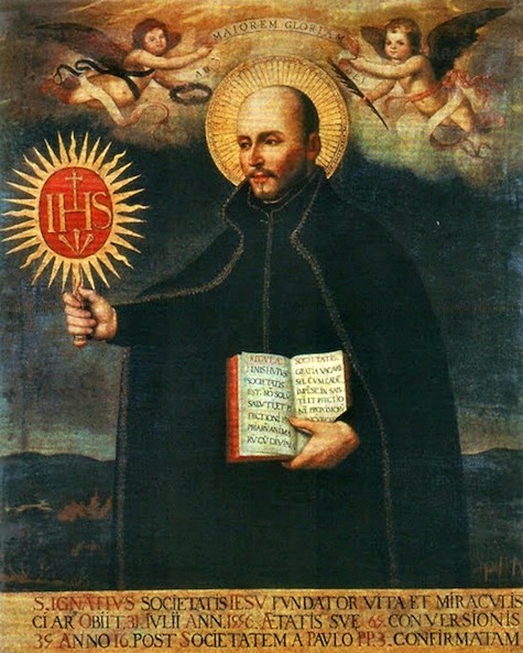 San Ignacio de Loyola, con el símbolo IHS, adoptado como propio por los jesuitas.