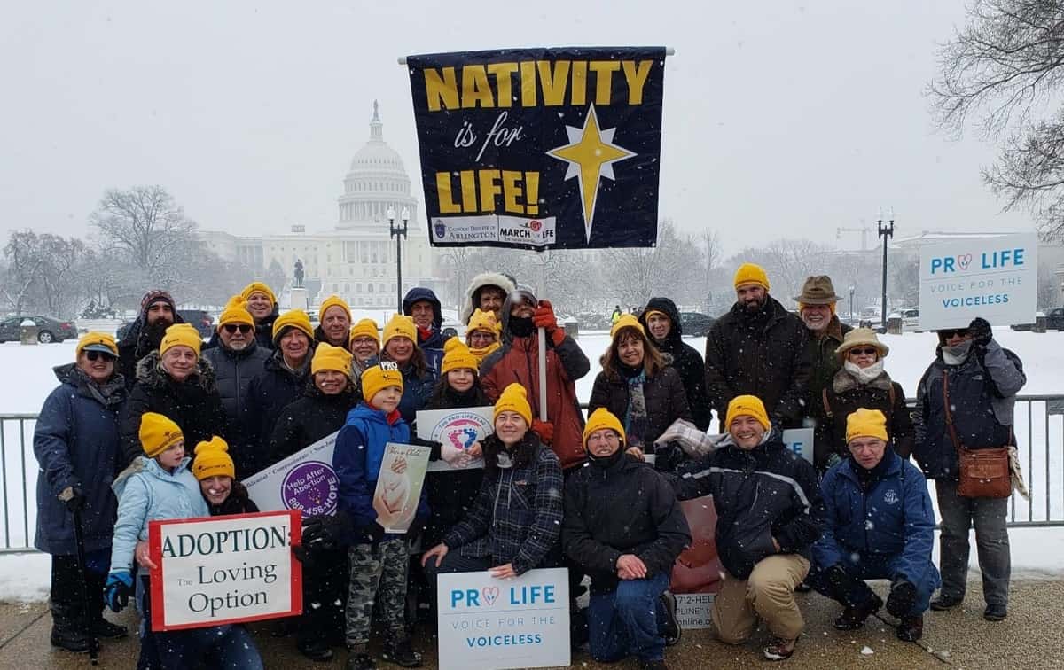 La parroquia de la Natividad acude con gorros amarillos a la Marcha por la Vida en Washington 2024