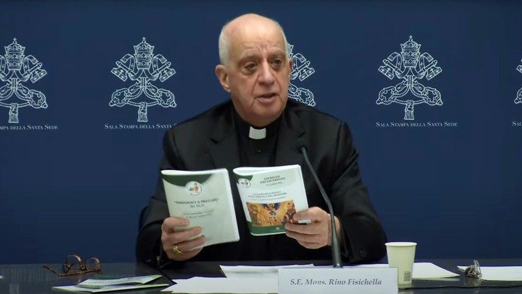 Monseñor Rino Fisichella.
