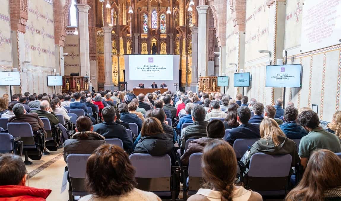 Aula Magna de Abat Oliba en Barcelona, repleta para la presentación de la Corriente Social Cristiana