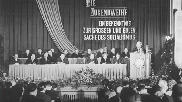 Imagen de un congreso de la Jugendweihe en la Alemania comunista.