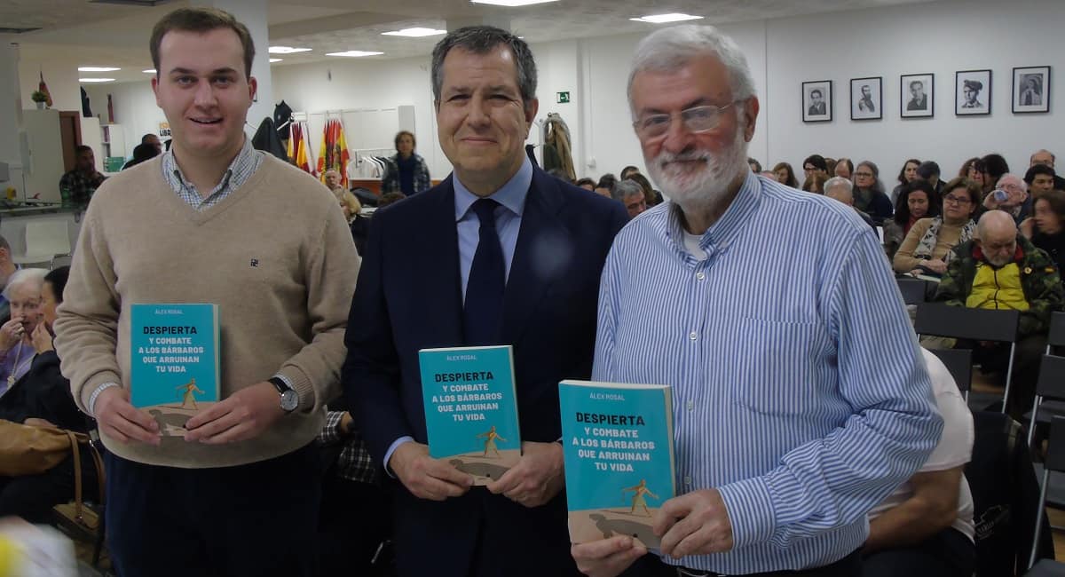 Álex Rosal, Carlos Astiz, presentan el libro sobre enfrentar bárbaros