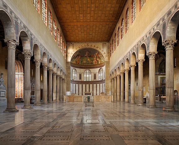 Basílica de Santa Sabina en Roma (interior).