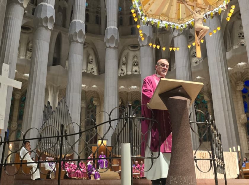 El cardenal Pizzaballa, Patriarca Latino de Jerusalén, en la Sagrada Familia de Barcelona - foto Agustí Codinach