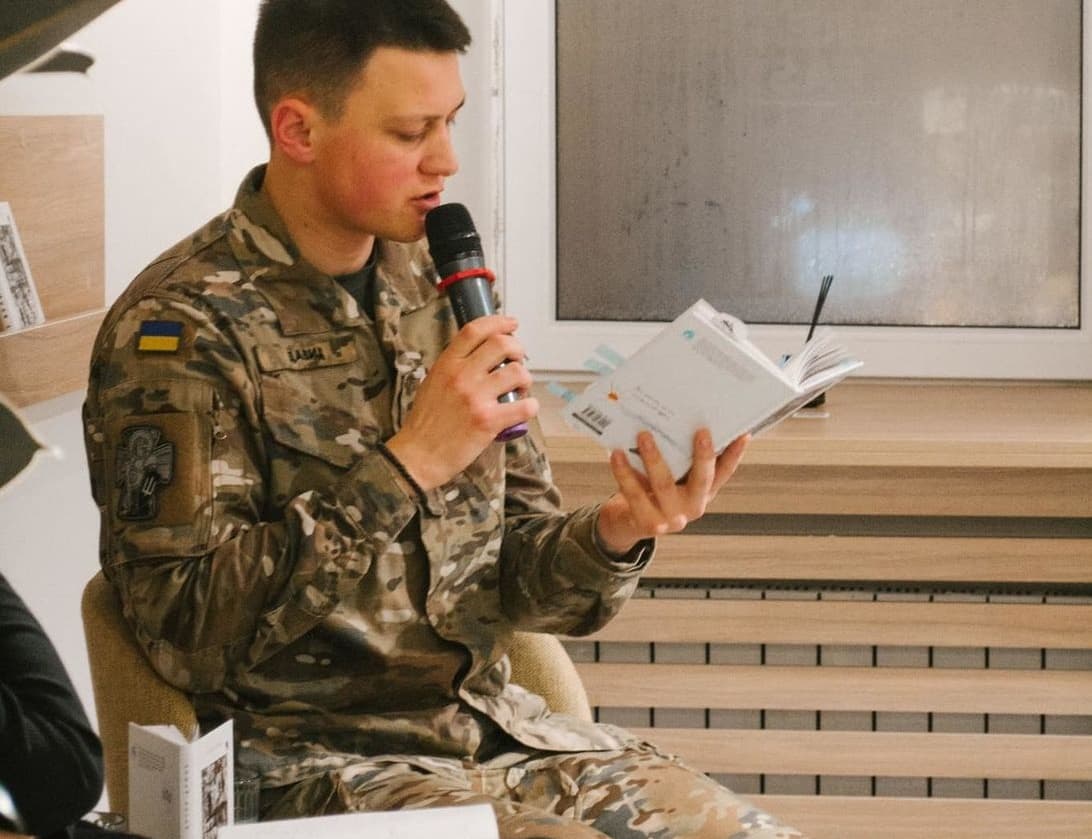 Artur Dron, poeta y soldado ucraniano, lee su poesía y habla de su fe