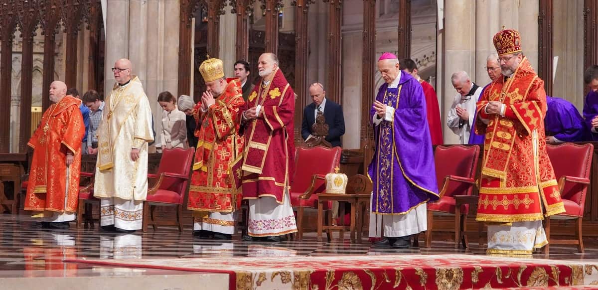 Los obispos grecocatólicos de Ucrania en un acto religioso en Estados Unidos, donde buscan más apoyos para su pueblo 