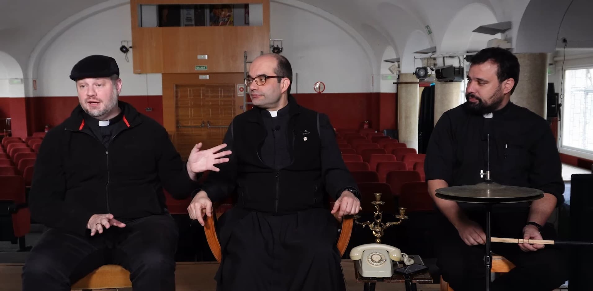 Los sacerdotes Jesús Silva, Antonio Maria Domenech y Patxi Bronchalo.