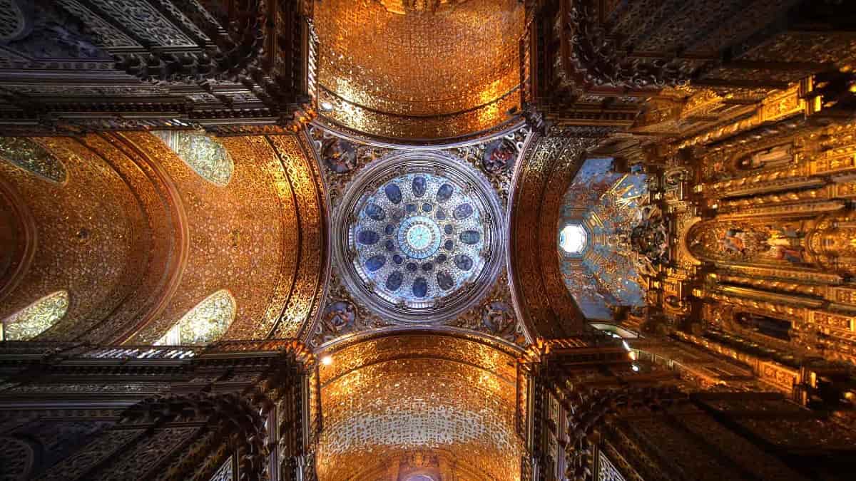 El documental Hispanoamérica nos hace mirar a lo alto, a hermosísimas iglesias, sus techos... y más Arriba