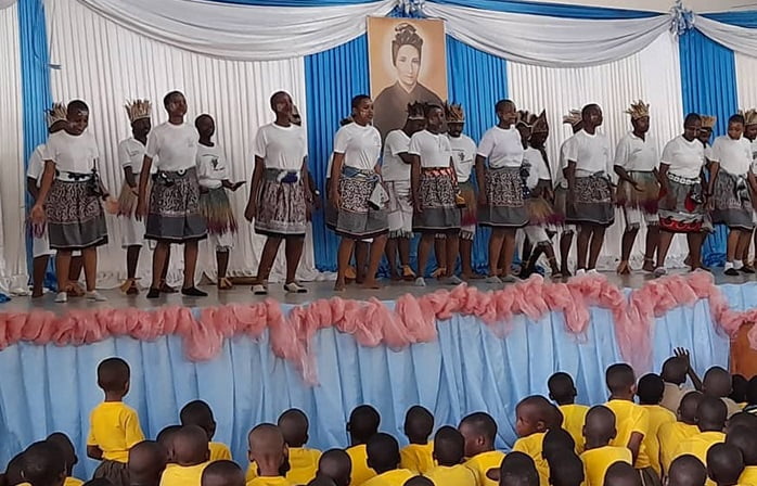 Festival en la Escuela Secundaria Canossa en Tanzania en 2021