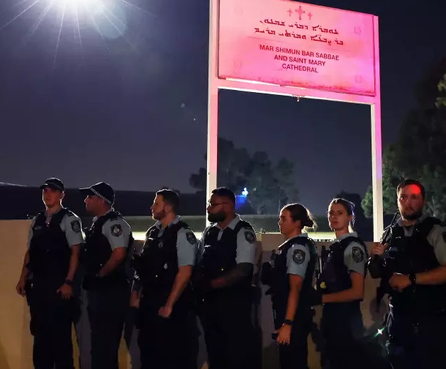 Policía australiana reunida ante la parroquia asiria atacada cerca de Sídney