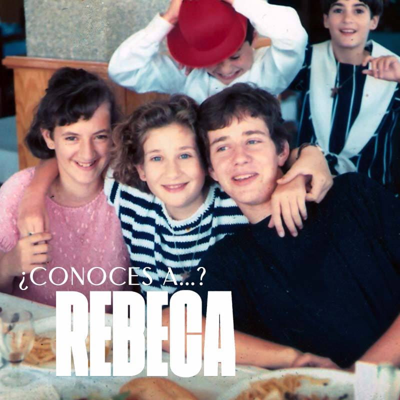 La Sierva de Dios Rebeca Rocamora cuando era niña con su hermana y primo