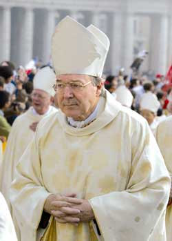 El cardenal Pell pide creatividad para acercar la Biblia a los jóvenes