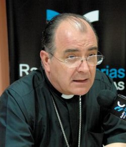 Monseñor Cases pide a los fieles con sueldo fijo que diezmen sus ingresos para ayudar a los parados