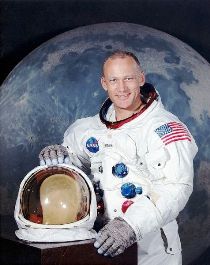 Eugene «Buzz» Aldrin, el astronauta que celebró «la cena del Señor» en la Luna