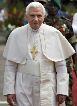 Benedicto XVI: "Cuando el joven no se decide, corre el riesgo de seguir siendo eternamente niño"