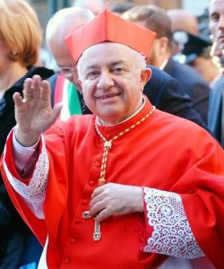 El cardenal Tettamanzi continuará dos años más como arzobispo de Milán