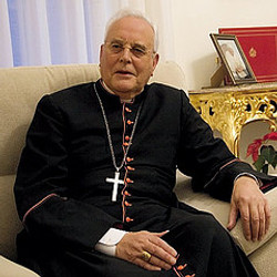 El Vicario General de Sevilla descarta que el cardenal Amigo tenga problemas de salud