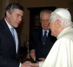 Benedicto XVI analiza con Gordon Brown la crisis mundial y la situación en Oriente Medio