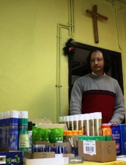 El párroco de Lliçà de Vall vende cosméticos para poder rehabilitar su iglesia