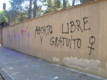 Grupos proabortistas atacan la sede de E-Cristians en Barcelona