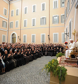 El Papa asegura que la peor ruina en la Iglesia es la de las personas y comunidades