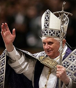 Benedicto XVI: "Es sobre todo rezando, que se prepara el camino al evangelio"