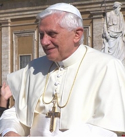 "El Papa está a vuestro lado y os sostiene en vuestro ministerio"