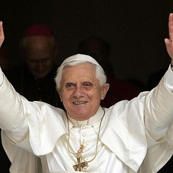 Benedicto XVI canoniza a cuatro nuevos santos