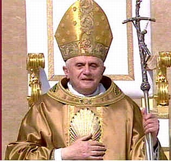 Benedicto XVI: "Hay quien habiendo decidido que ‘Dios ha muerto’, se declara él mismo ‘dios’"